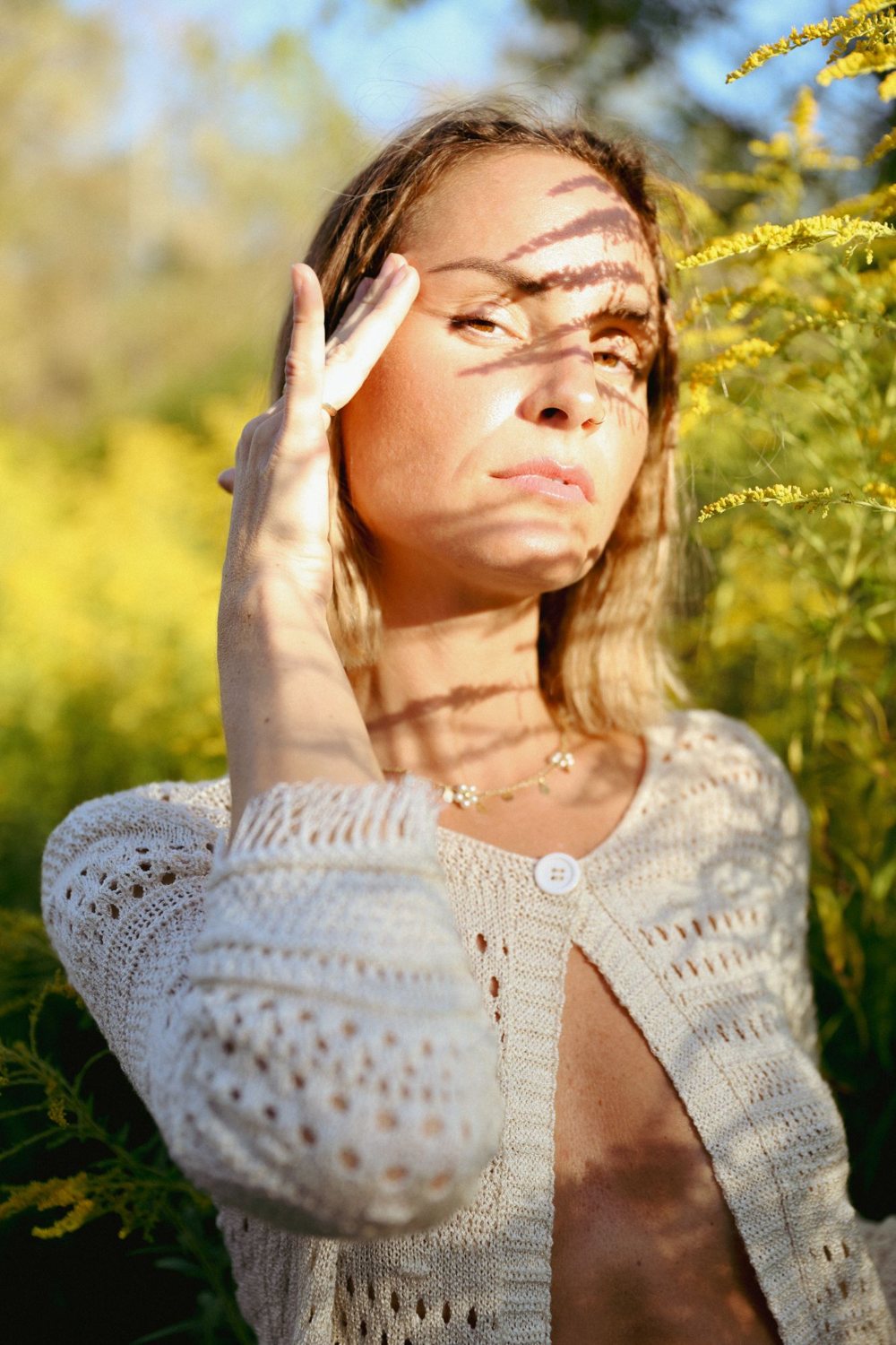 Simona Piroščáková medzi kvetmi